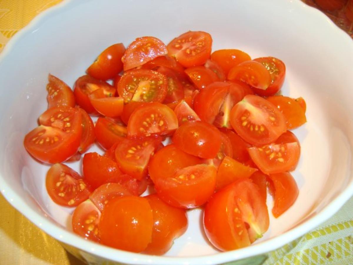 Tomaten-Gurken-Salat mit Fetakäse - Rezept - Bild Nr. 2