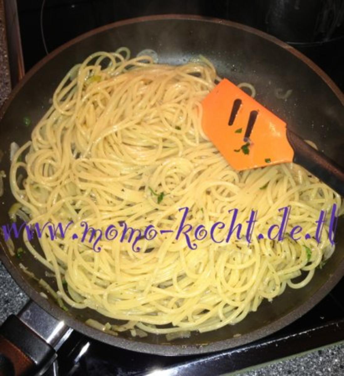 Spaghetti aglio olio e rucola - Rezept - Bild Nr. 3