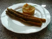 Grüner Spargel paniert mit getrüffeltem Kartoffel-Karottenstampf - Rezept