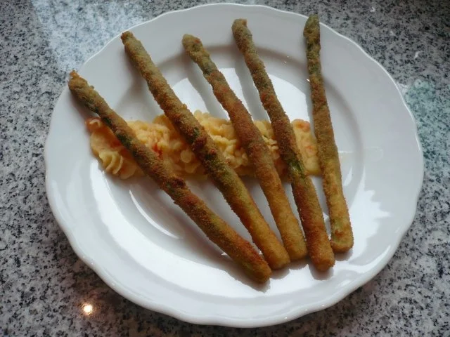 Grüner Spargel paniert mit getrüffeltem Kartoffel-Karottenstampf - Rezept - Bild Nr. 8