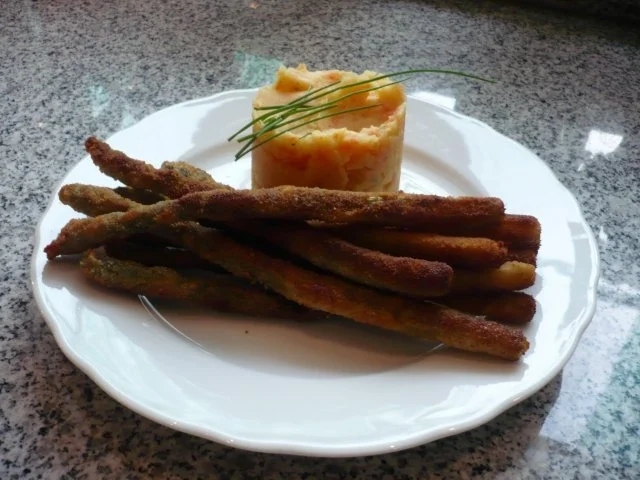 Grüner Spargel paniert mit getrüffeltem Kartoffel-Karottenstampf - Rezept - Bild Nr. 9