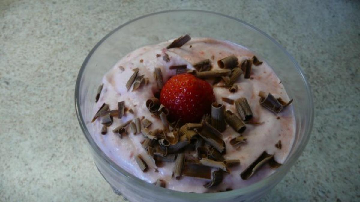 Erdbeer - Hexencreme - Dessert - Rezept