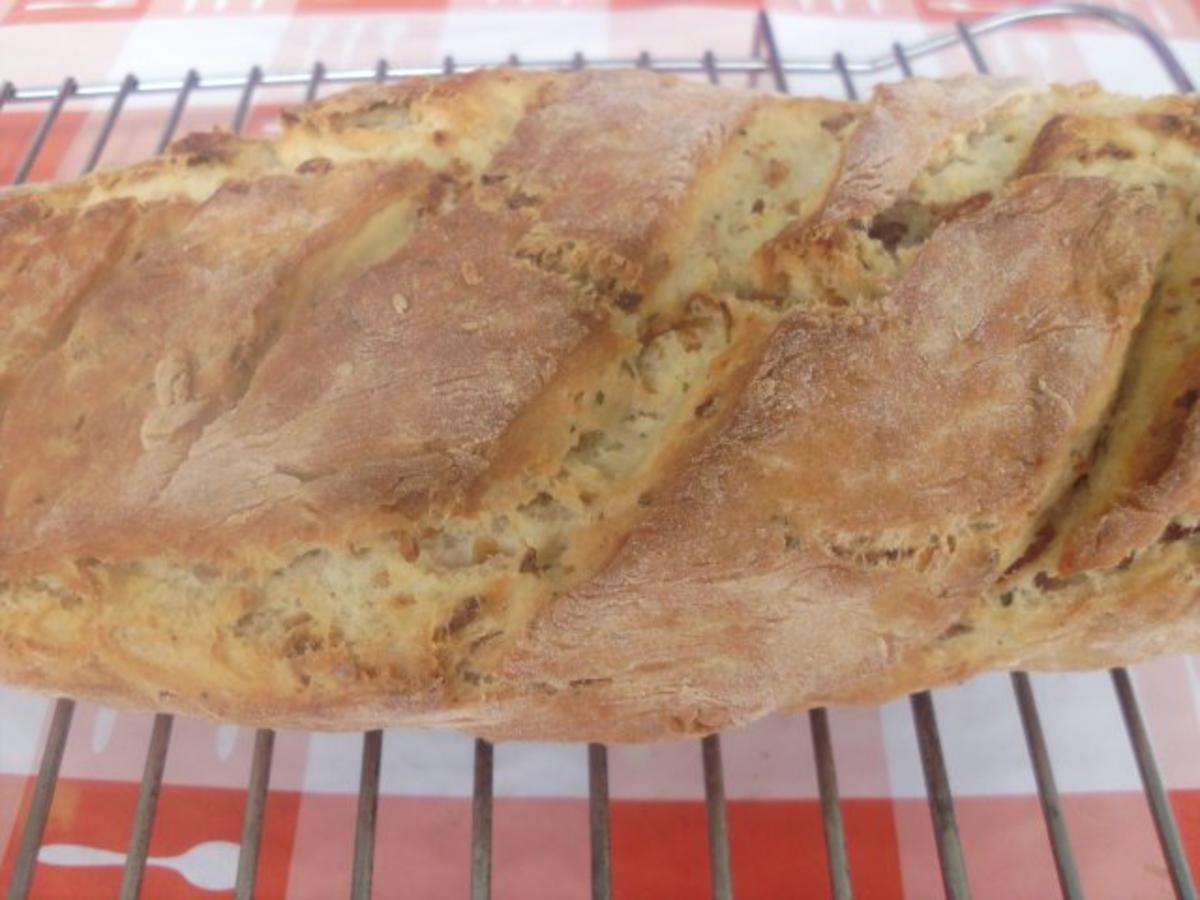 Buttermilchbrot mit Röstzwiebeln - Rezept - kochbar.de