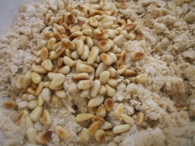 Rezept: Brot/Brötchen: Weißbrot mit Pinienkernen und Malzbier Bild Nr. 7 Brot/Brötchen: Weißbrot mit Pinienkernen und Malzbier - Rezept - Bild Nr. 7