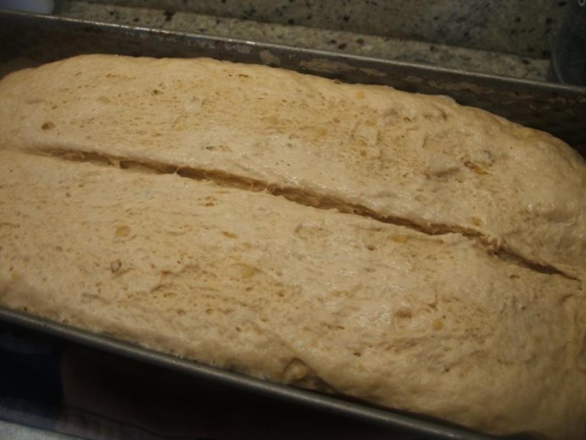 Brot/Brötchen: Weißbrot mit Pinienkernen und Malzbier - Rezept - kochbar.de