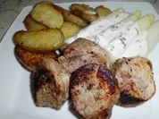 Filet mit rotem Pfeffer, dazu Bratkartoffeln mit Rosmarin und Spargel mit Bärlauchsauce - Rezept