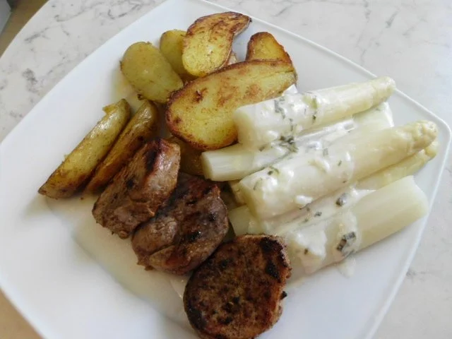 Filet mit rotem Pfeffer, dazu Bratkartoffeln mit Rosmarin und Spargel mit Bärlauchsauce - Rezept - Bild Nr. 11
