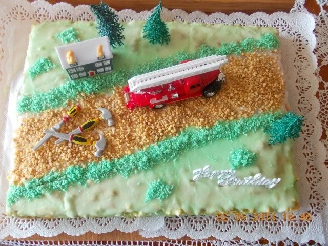 KINDEr -Geburtstagskuchen Feuerwehr + Fussball - Rezept - Bild Nr. 2