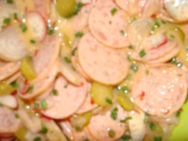 Rezept: Abendbrot : Ahab's Regensburger Wurstsalat. Bild Nr. 2 Abendbrot : Ahab's Regensburger Wurstsalat. - Rezept - Bild Nr. 2