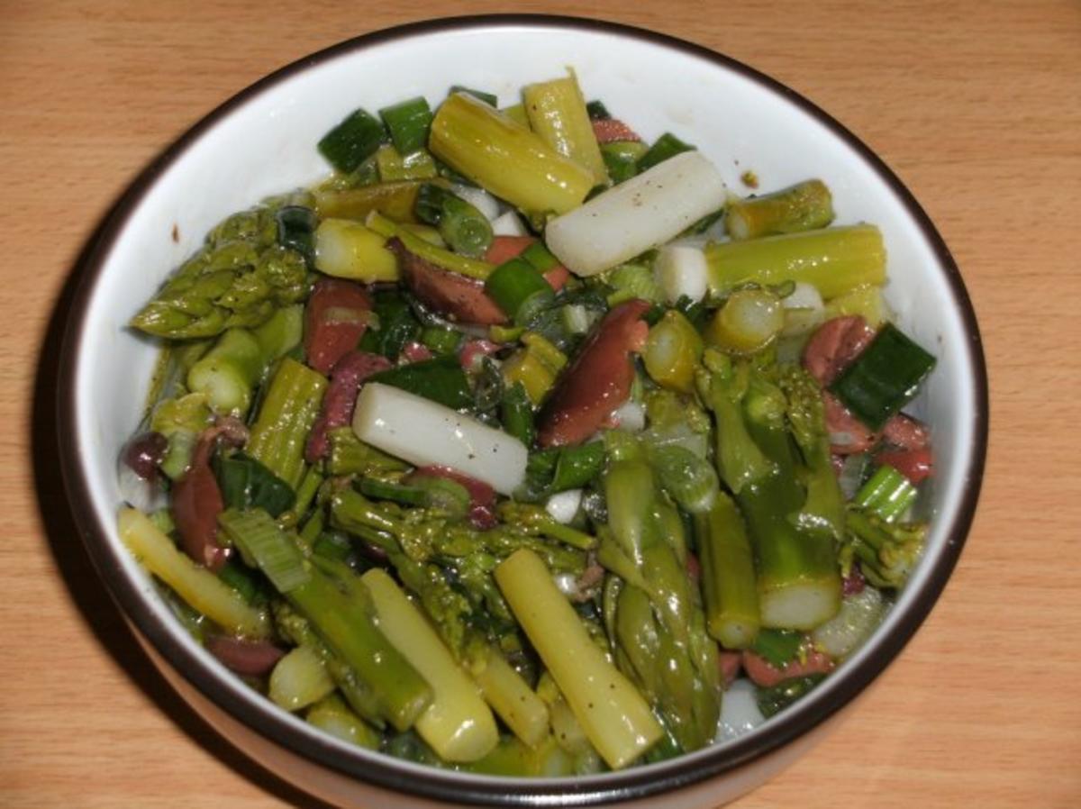 Salat: Spargelsalat mit Oliven und Sardellen. - Rezept