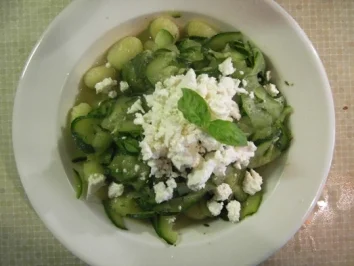Pasta: Gnocchi mit gesünsteten Zucchini und Feta - Rezept