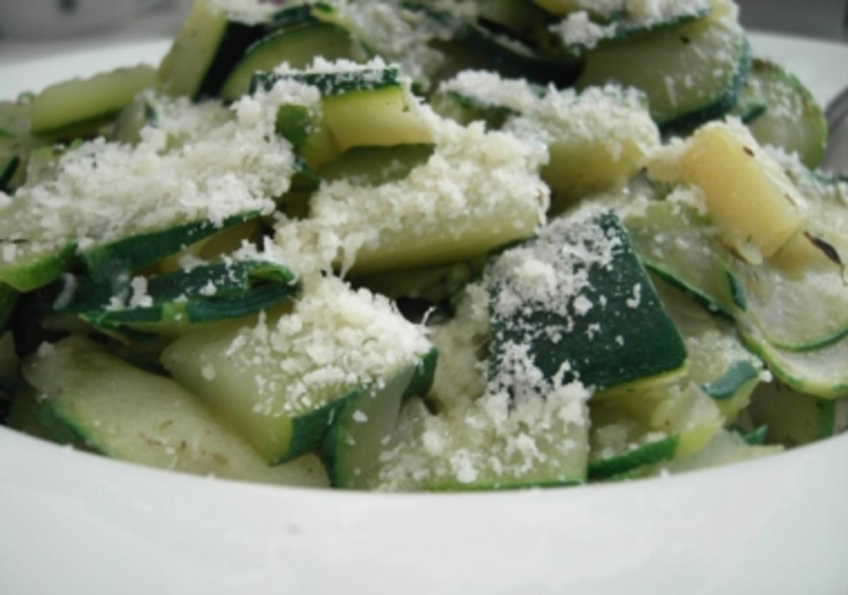 Pasta: Gnocchi mit gesünsteten Zucchini und Feta - Rezept