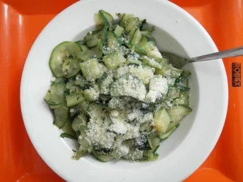 Pasta: Gnocchi mit gesünsteten Zucchini und Feta - Rezept