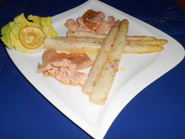 Rezept: Spargel aus dem Ofen mit geräucherter Lachsforelle Bild Nr. 9 Spargel aus dem Ofen mit geräucherter Lachsforelle - Rezept - Bild Nr. 9