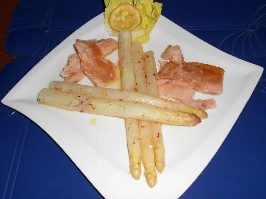 Rezept: Spargel aus dem Ofen mit geräucherter Lachsforelle Bild Nr. 10 Spargel aus dem Ofen mit geräucherter Lachsforelle - Rezept - Bild Nr. 10