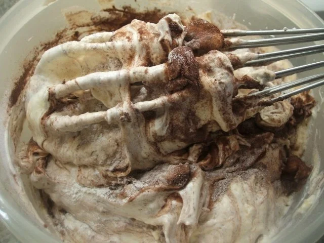 Rezept: Dessert: Rhabarber-Quark-Dessert mit marinierten Erdbeeren und Schokobiskuits Bild Nr. 9 Dessert: Rhabarber-Quark-Dessert mit marinierten Erdbeeren und Schokobiskuits - Rezept - Bild Nr. 9