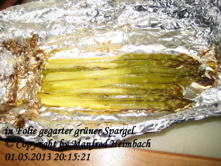 Spargel – grüner Spargel in der Folie aus dem Backofen - Rezept ...