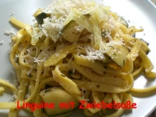 Linguine an Zwiebelsoße mit Salbei und Parmesan - Rezept