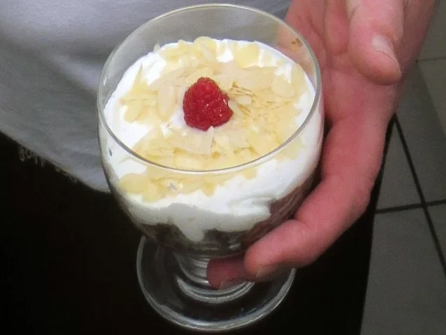 Geröstetes Swattbrot an Appelkompott mit Macarpone in Amarettini - Rezept