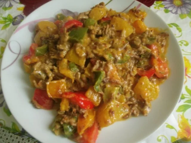 Rezept: Hackfleisch - Paprika - Kartoffelpfanne Bild Nr. 12 Hackfleisch - Paprika - Kartoffelpfanne - Rezept - Bild Nr. 12