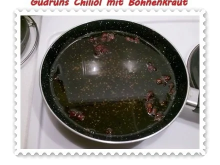 Rezept: Öl: Chiliöl mit Bohnenkraut Bild Nr. 6 Öl: Chiliöl mit Bohnenkraut - Rezept - Bild Nr. 6