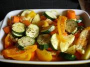 Gemüsemix aus dem Ofen mit Kräuterdip und Bulette - Rezept