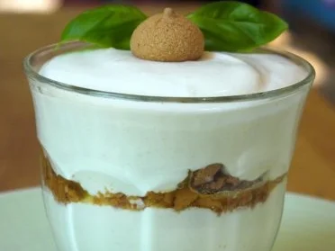 Zitrusfrüchte, Basilikumcreme, Amarettini - Rezept