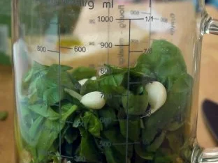 Spaghetti mit Walnusspesto-Sahne - Rezept - Bild Nr. 4