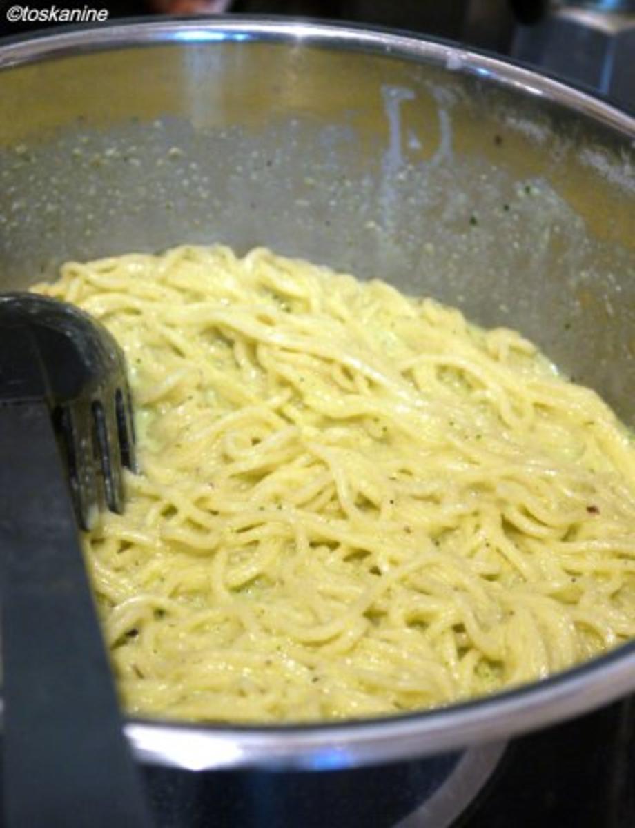 Spaghetti mit Walnusspesto-Sahne - Rezept - Bild Nr. 12