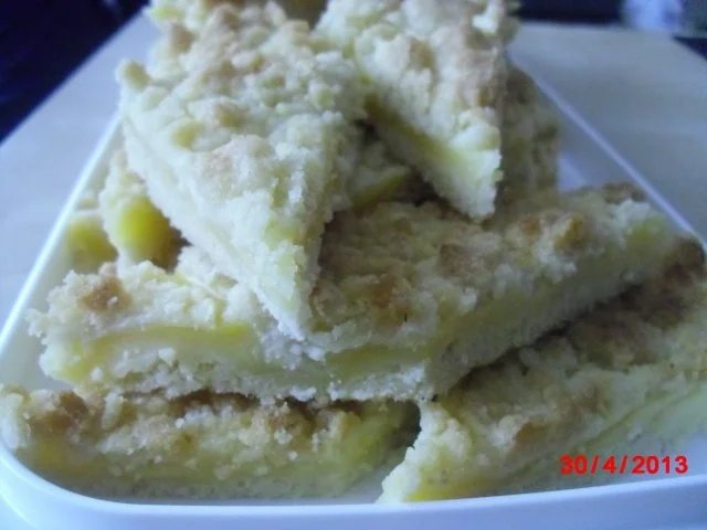 Puddingkuchen mit Dinkelboden und Streuseln - Rezept