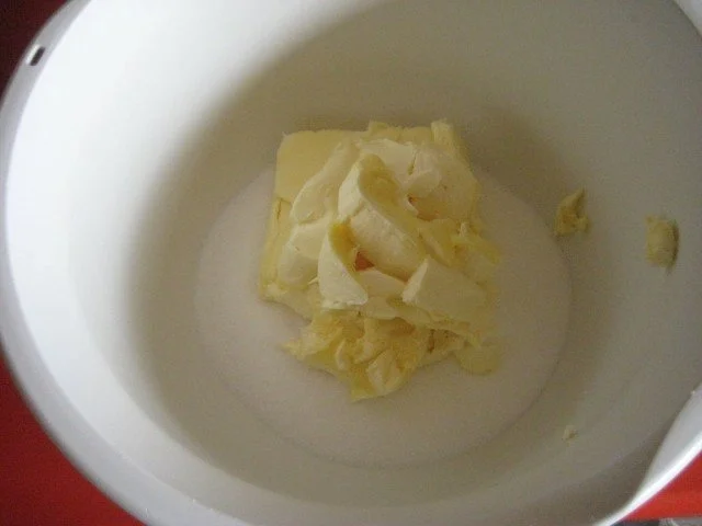 Schoko - Haselnuss - Quark - Gugelhupf - Rezept - Bild Nr. 3