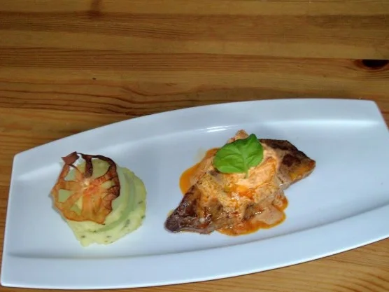 Rezept: Rostbraten mit Tomatenbutter glasiert Rostbraten mit Tomatenbutter glasiert - Rezept