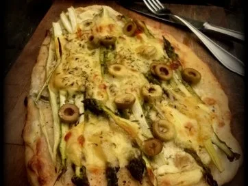 Rezept: Pizza mit grünem Spargel Pizza mit grünem Spargel - Rezept