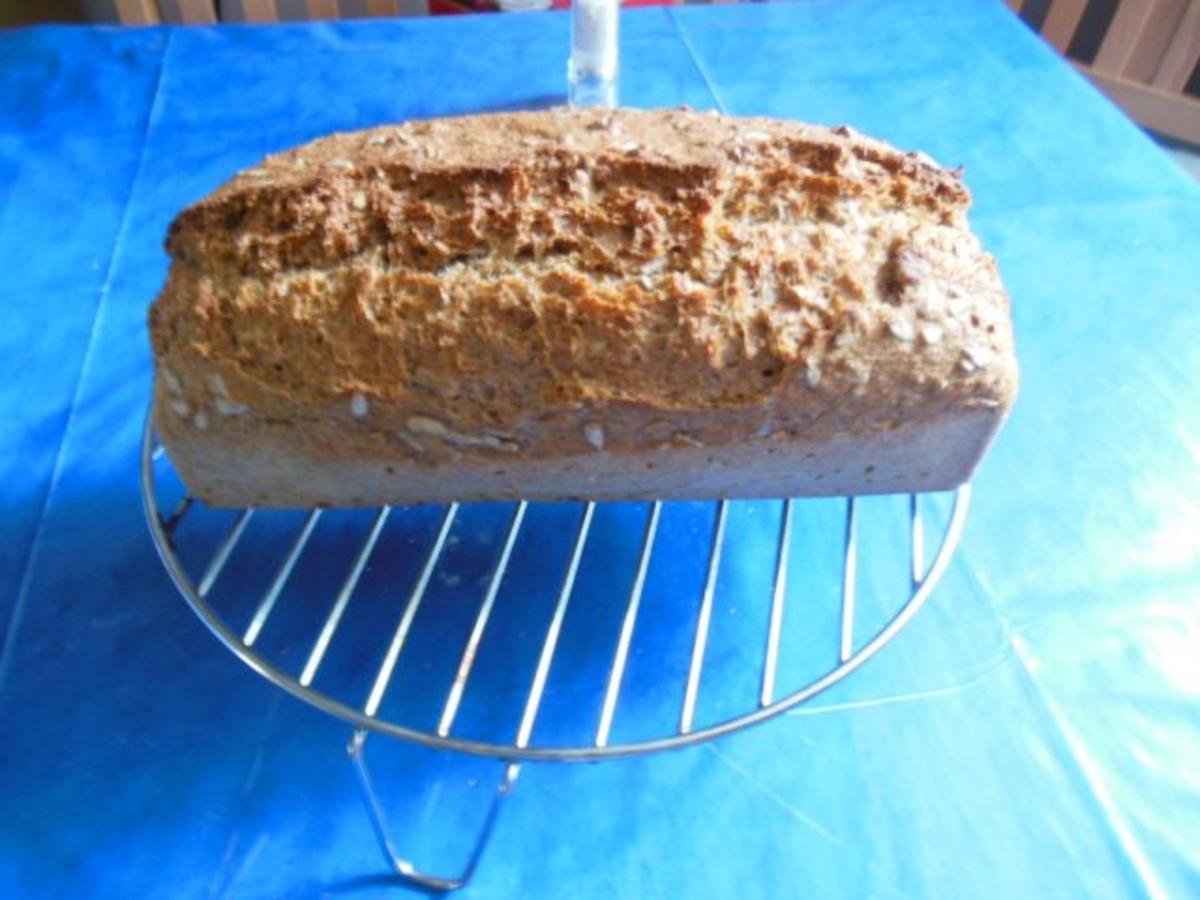 Brot: Brot saftig-knusprig und super schnell - Rezept - Bild Nr. 2