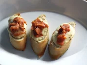Rezept: Gratinierte Krรคuterbaguettes mit Lachs Gratinierte Krรคuterbaguettes mit Lachs - Rezept