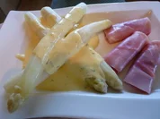 Spargel klassisch mit Kräuterhollandaise - Rezept