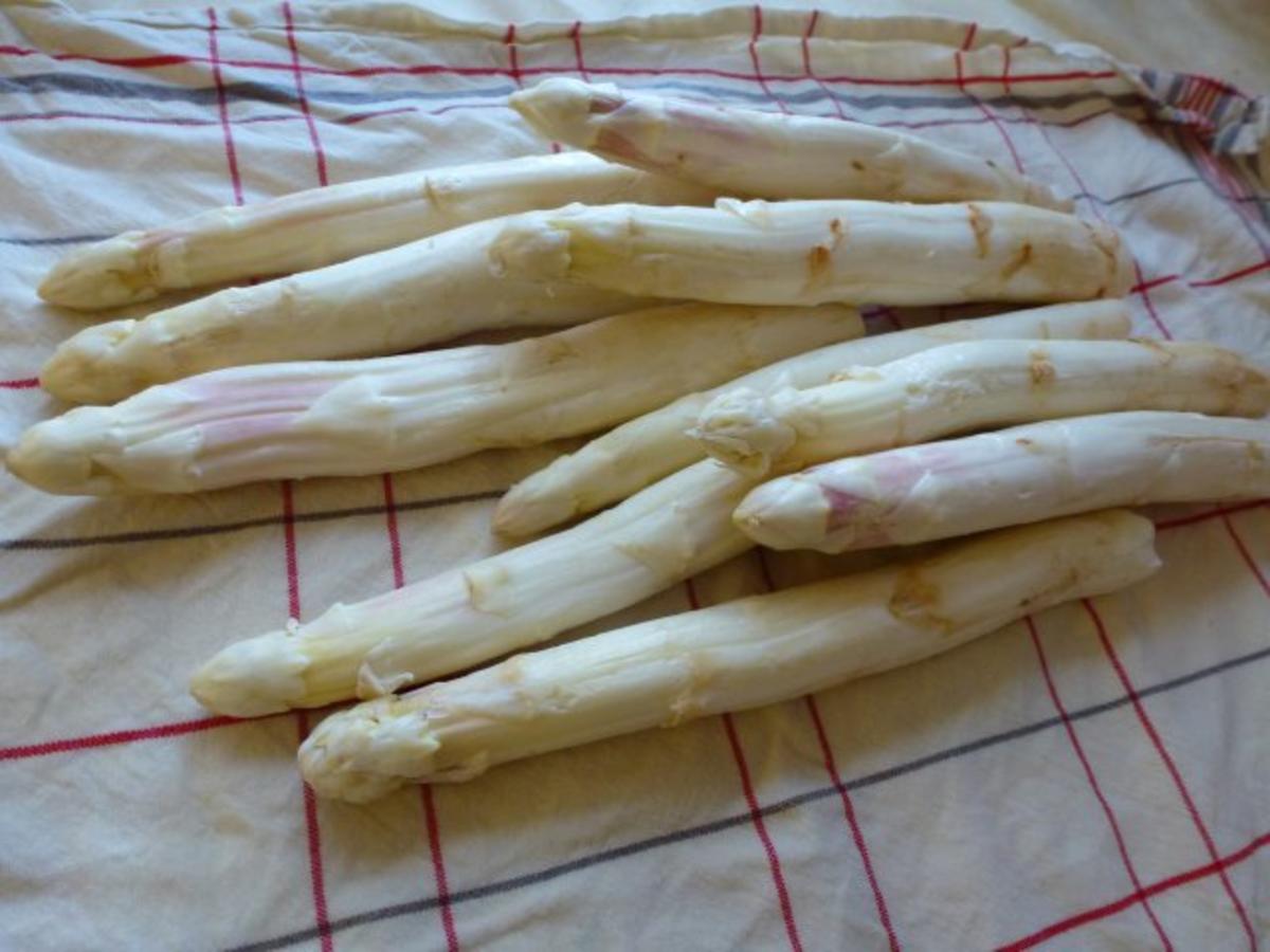 Spargel klassisch mit Kräuterhollandaise - Rezept - kochbar.de