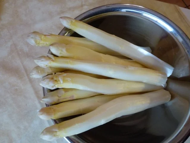 Spargel klassisch mit Kräuterhollandaise - Rezept - Bild Nr. 4