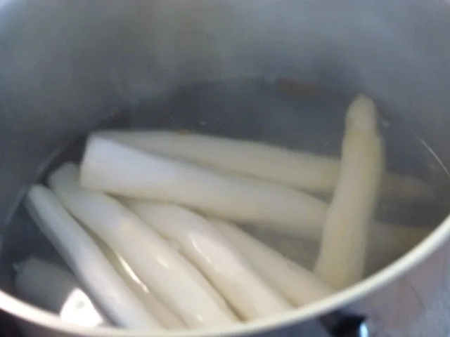 Spargel klassisch mit Kräuterhollandaise - Rezept - Bild Nr. 5