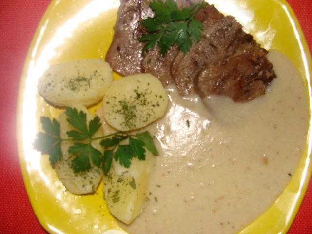 Rezept: Fleisch : Kalbszunge gekocht und gebraten mit Meerrettichsoße Fleisch : Kalbszunge gekocht und gebraten mit Meerrettichsoße - Rezept