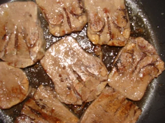 Rezept: Fleisch : Kalbszunge gekocht und gebraten mit Meerrettichsoße Bild Nr. 6 Fleisch : Kalbszunge gekocht und gebraten mit Meerrettichsoße - Rezept - Bild Nr. 6