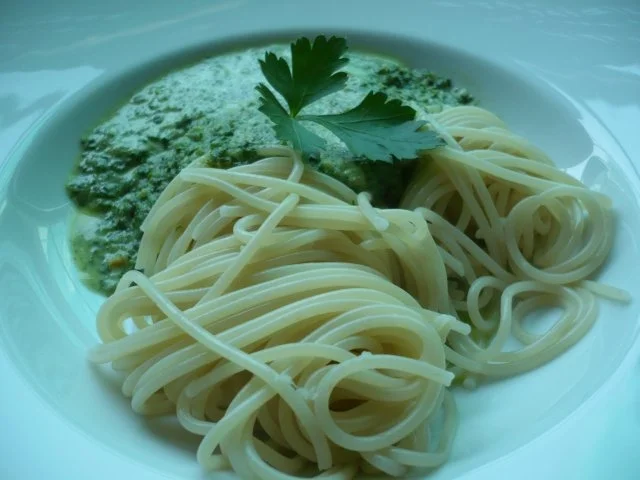 Dinkelspaghetti mit Kräuterrahmschaum - Rezept - Bild Nr. 5