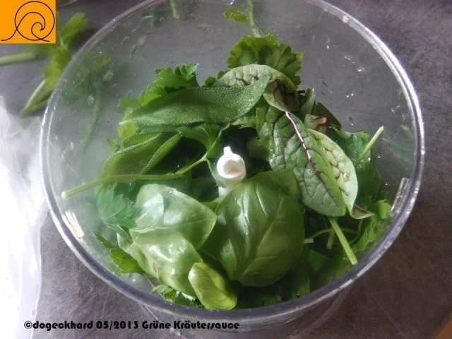 Rezept: Grillen: D`Greane - grüne Kräutersauce Bild Nr. 2 Grillen: D`Greane - grüne Kräutersauce - Rezept - Bild Nr. 2