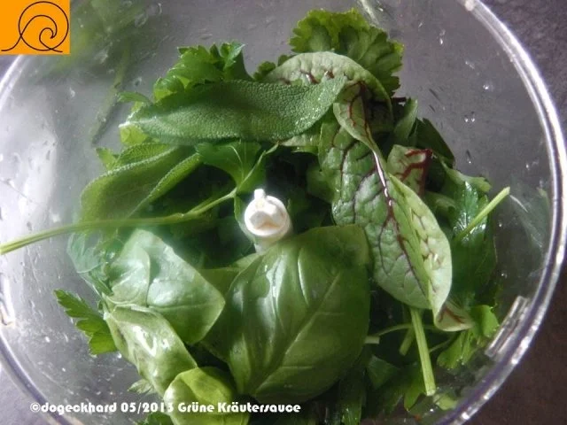 Rezept: Grillen: D`Greane - grüne Kräutersauce Bild Nr. 3 Grillen: D`Greane - grüne Kräutersauce - Rezept - Bild Nr. 3
