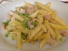 Gebackene Pasta mit Erbsen und Schinken - Rezept