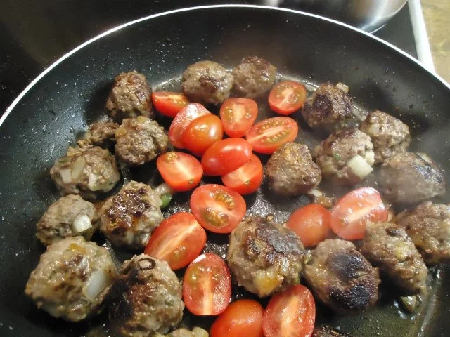 Hackbällchen mit Gnocchi in Tomaten Mozzarella - Rezept - Bild Nr. 4