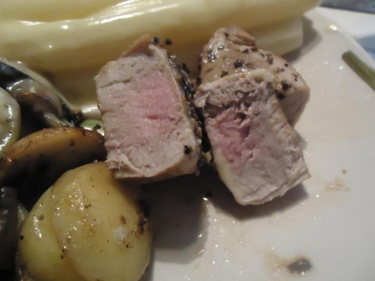 Filet vom Schwein mit Champignon-Bratkartoffeln - Rezept - kochbar.de