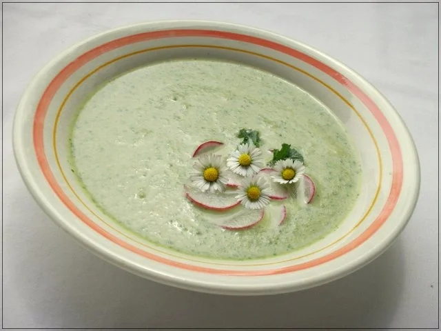 ~✿~  Radieschensuppe mit Gänseblümchen  ~✿~ - Rezept - Bild Nr. 2