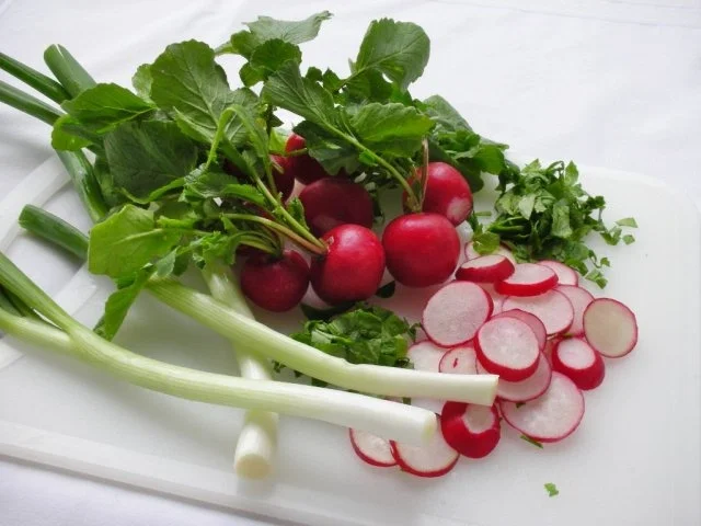 ~✿~  Radieschensuppe mit Gänseblümchen  ~✿~ - Rezept - Bild Nr. 4