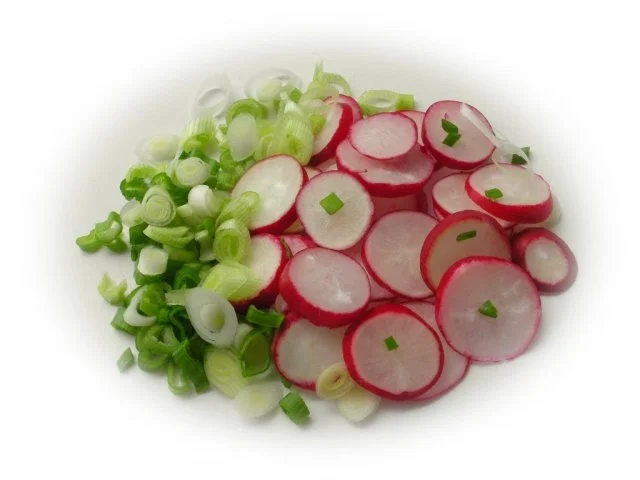 ~✿~  Radieschensuppe mit Gänseblümchen  ~✿~ - Rezept - Bild Nr. 5